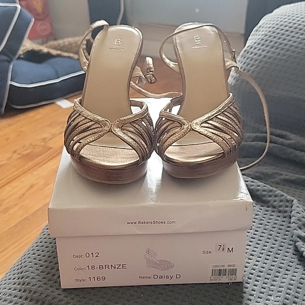 Bakers Retro bronze wedge sandals with ankle strap - Picture 4 of 6